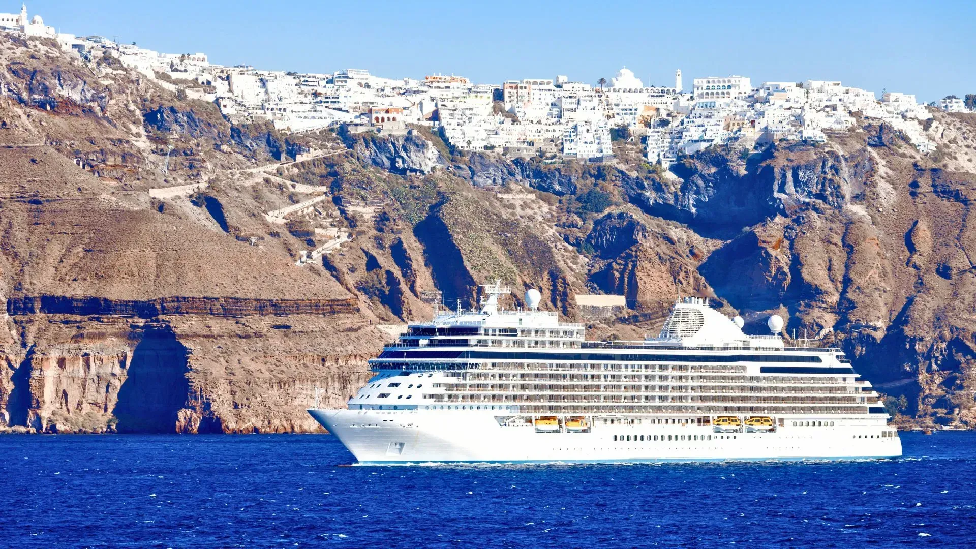 Santorini cruise ship in the caldera; guide to the best Santorini shore excursions in 2026