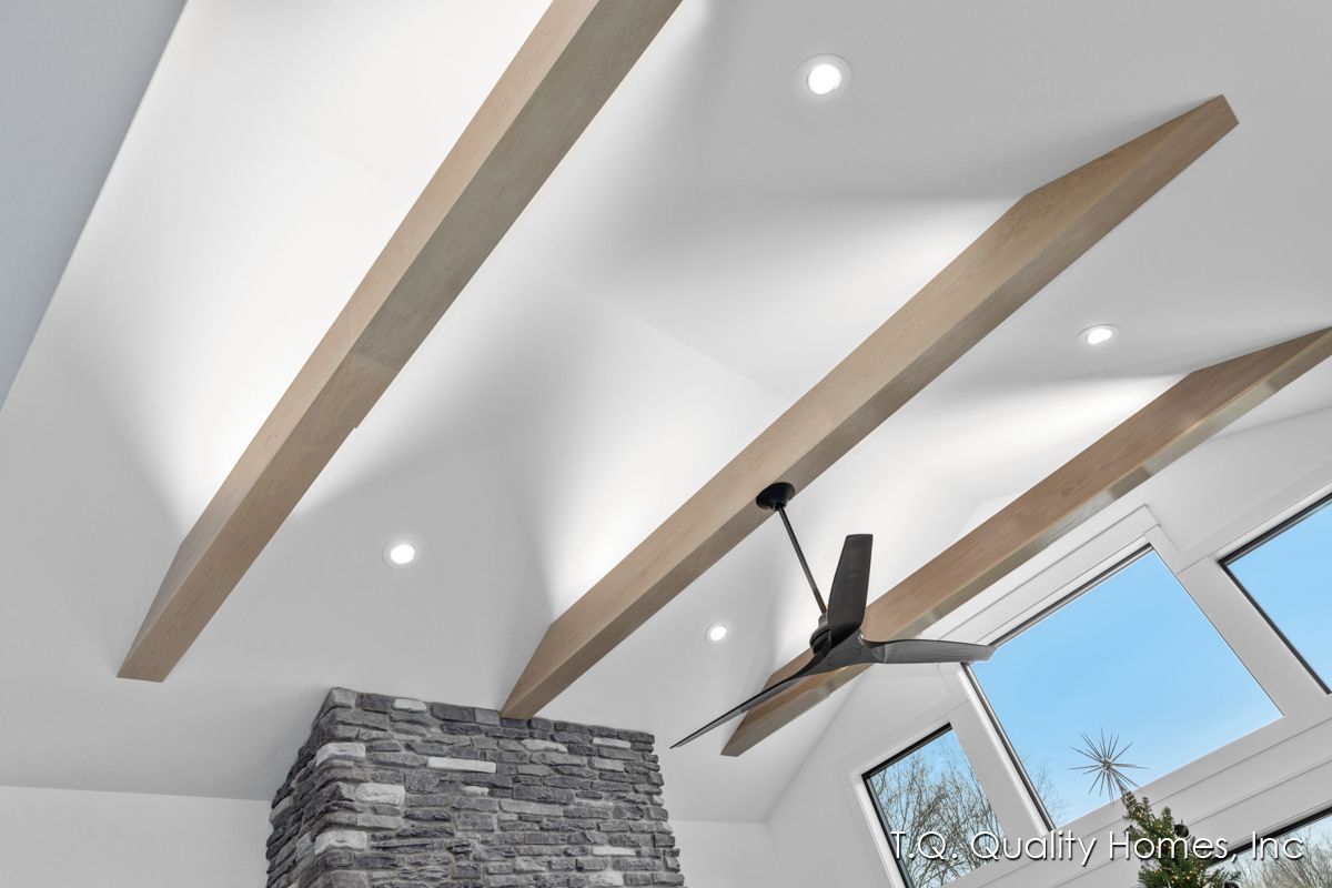 A ceiling fan is hanging from the ceiling in a living room