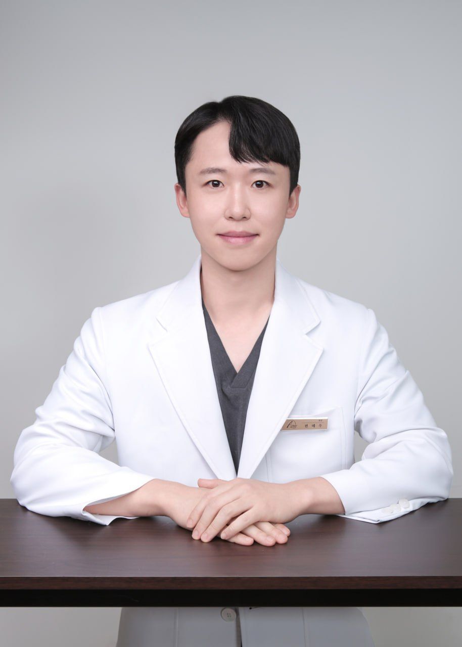 A doctor in a white coat holds a 3D digital model of the male reproductive and urinary system in their open hands.