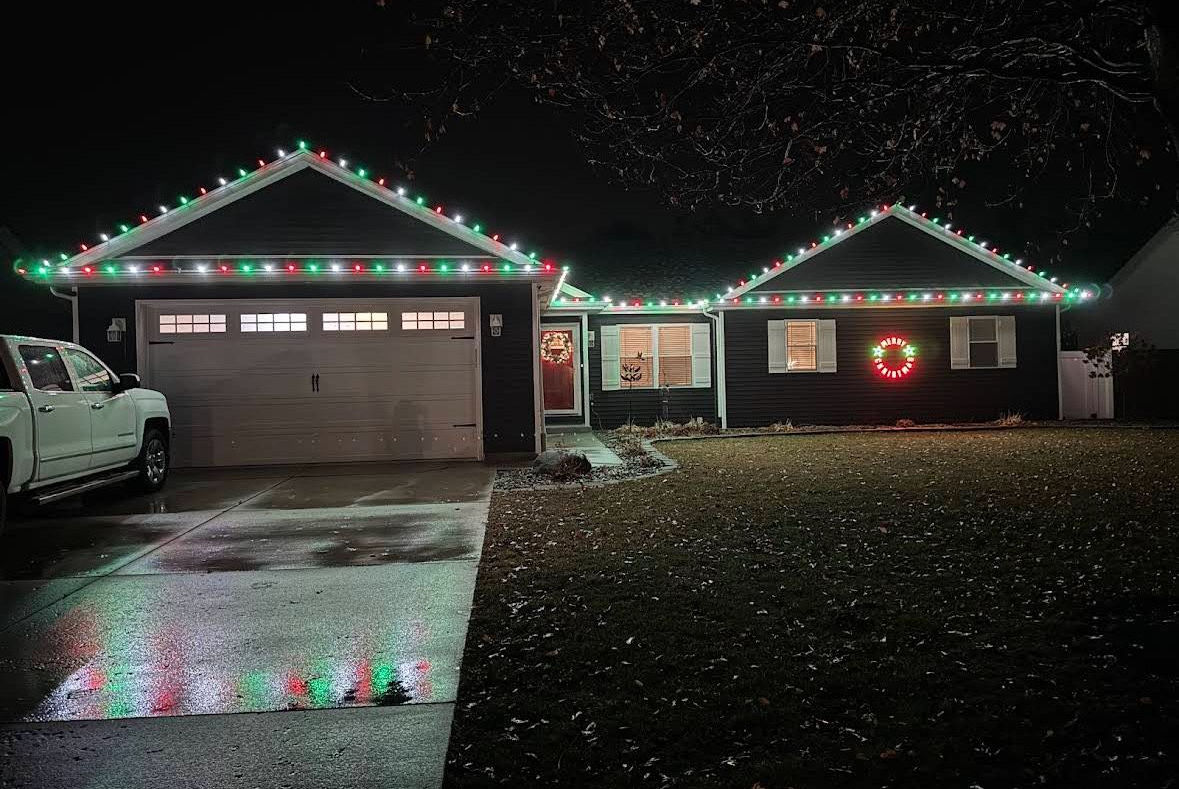 residential home in Limestone, Illinois with C9 Red white and green LED Christmas Lights