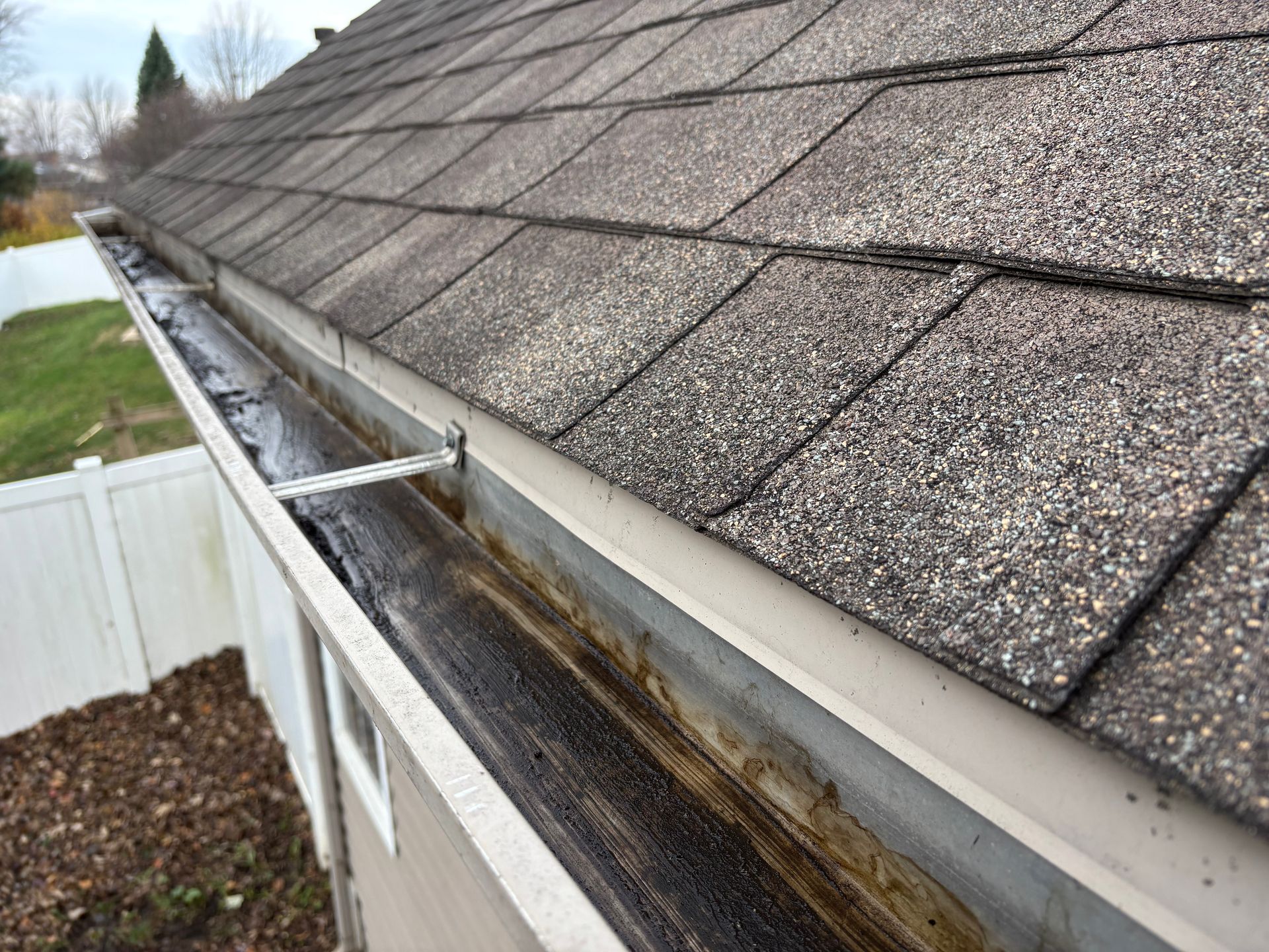 kankakee gutter cleaning after photo