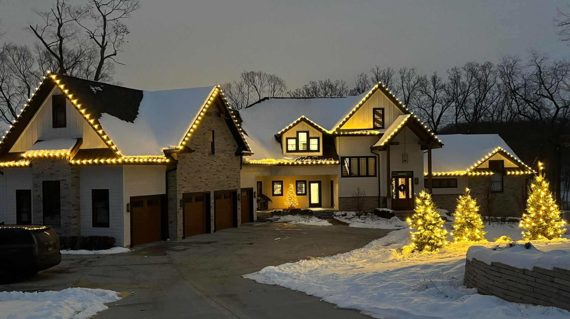large house in Kankakee, Illinois with warm white C9 LED Christmas light installation