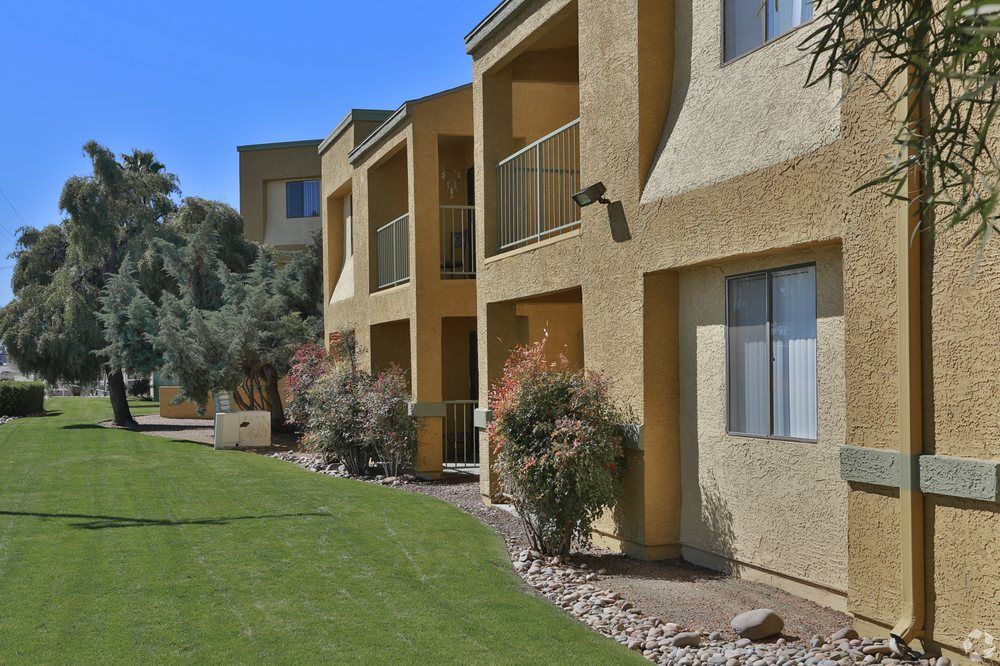 Silverado Apartments (Tucson)