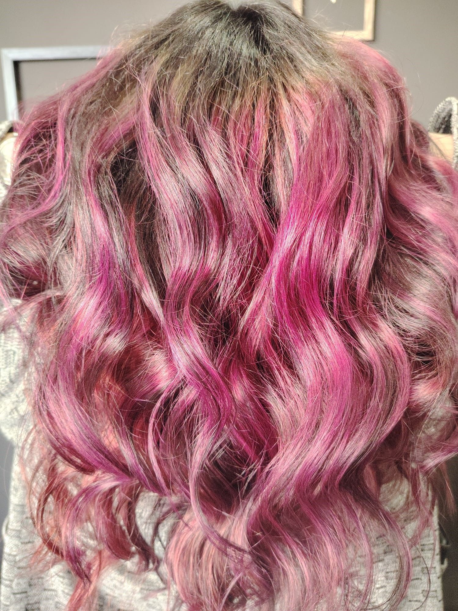 capelli con sfumature rosa