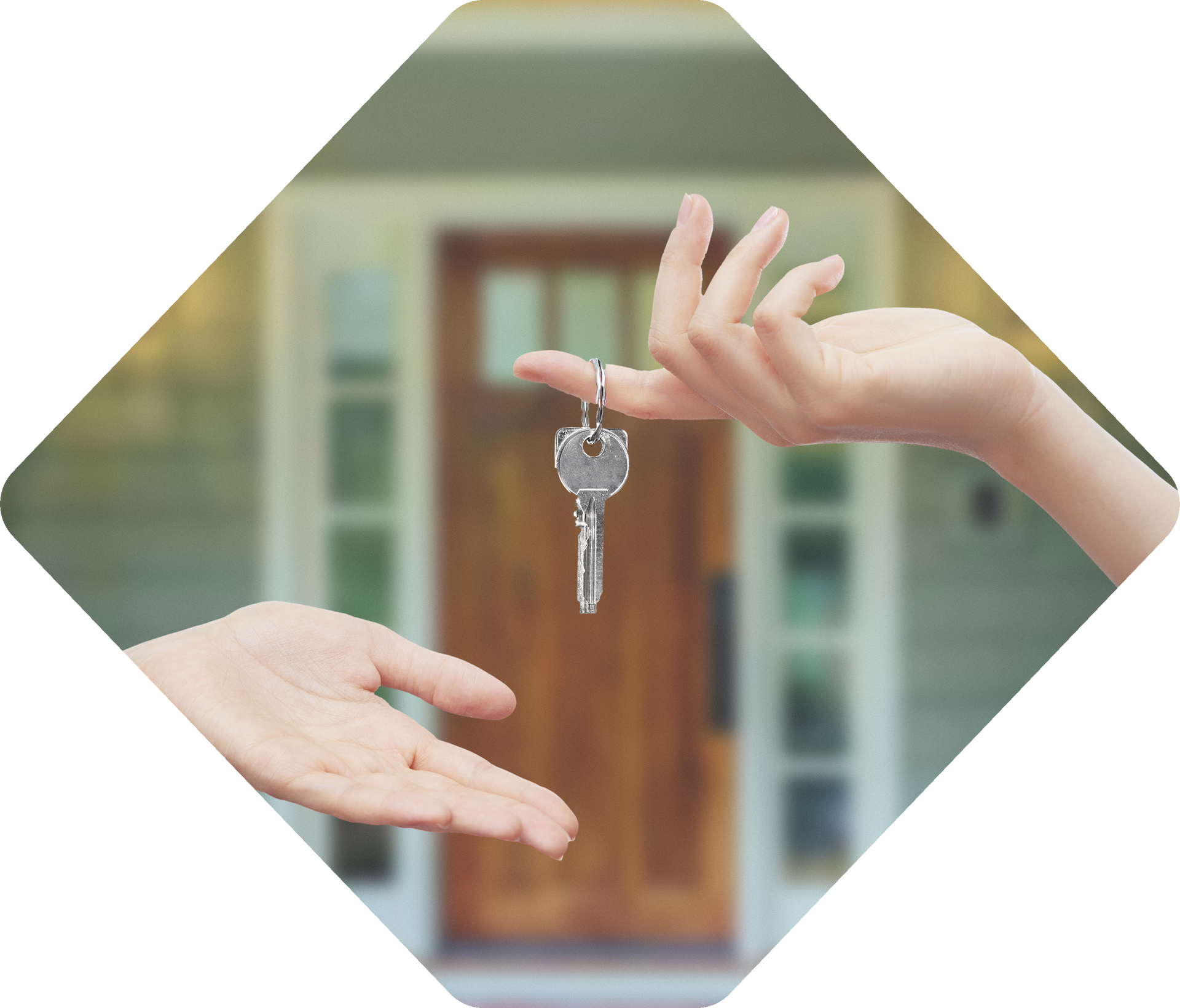 Des mains échangent des clés de maison devant une porte marron floue.