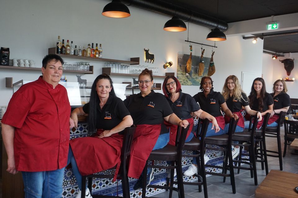 das Team des Tapasrestaurants Hola, Tapas y más