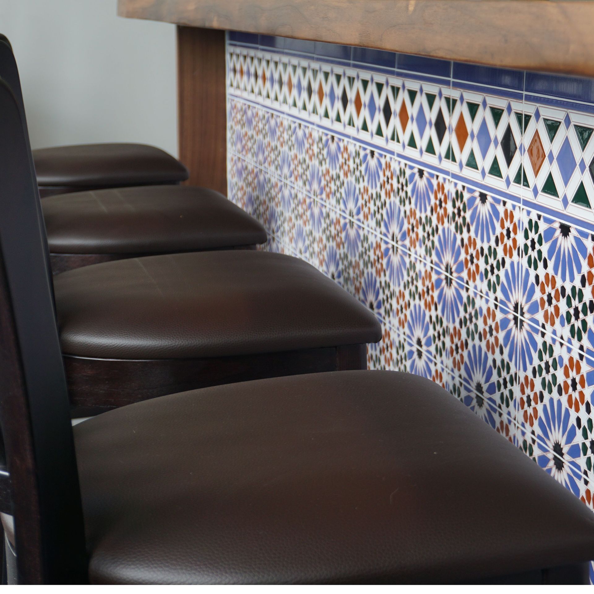 spanische Fliesen an einer Bar