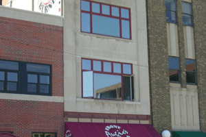A building with a purple awning that says ' buena ' on it