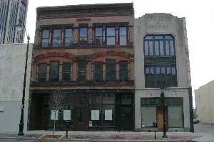 A brick building with a sign that says ' united states postal service ' on it