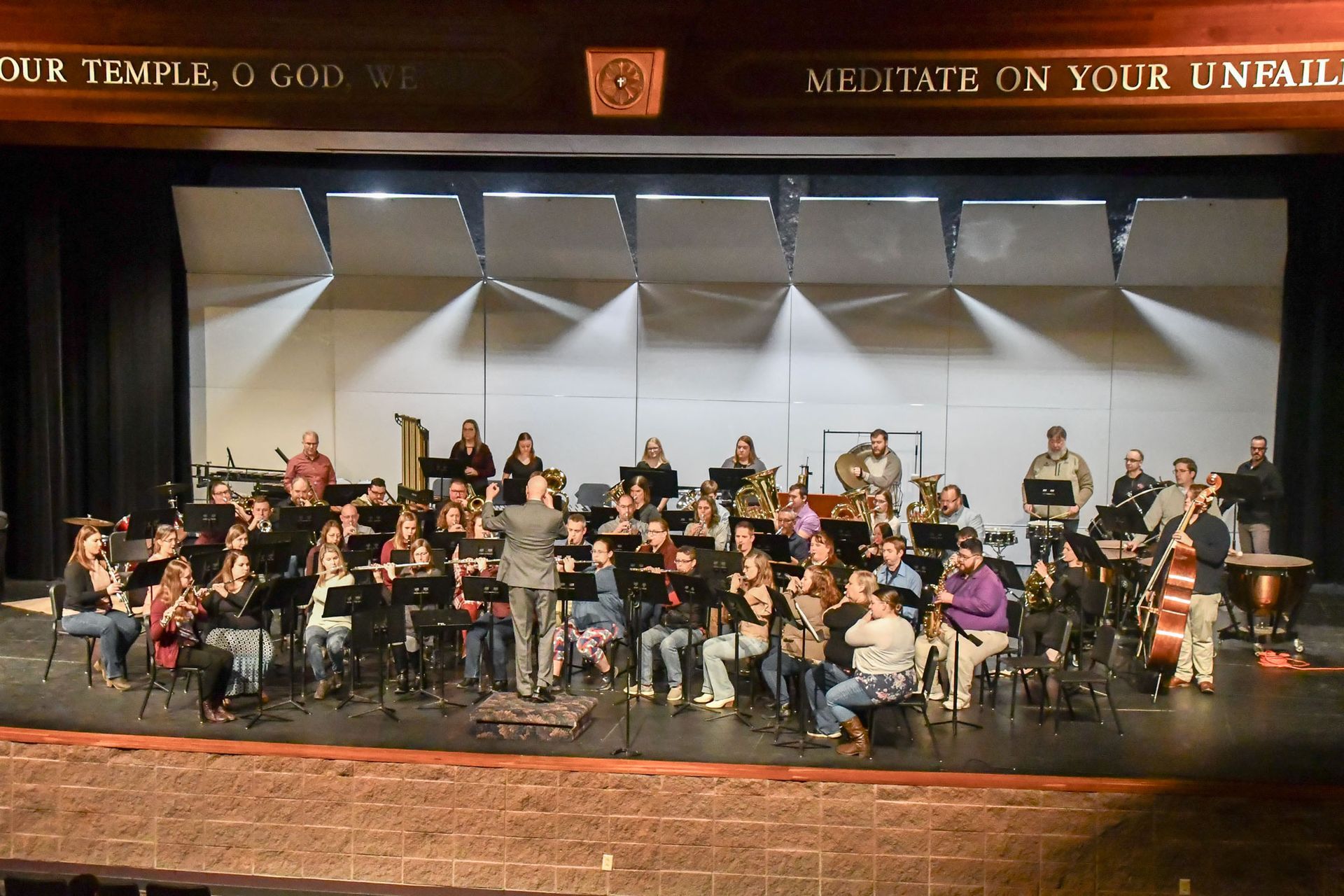 Entire alumni band on stage, being directed by Paul Wendland