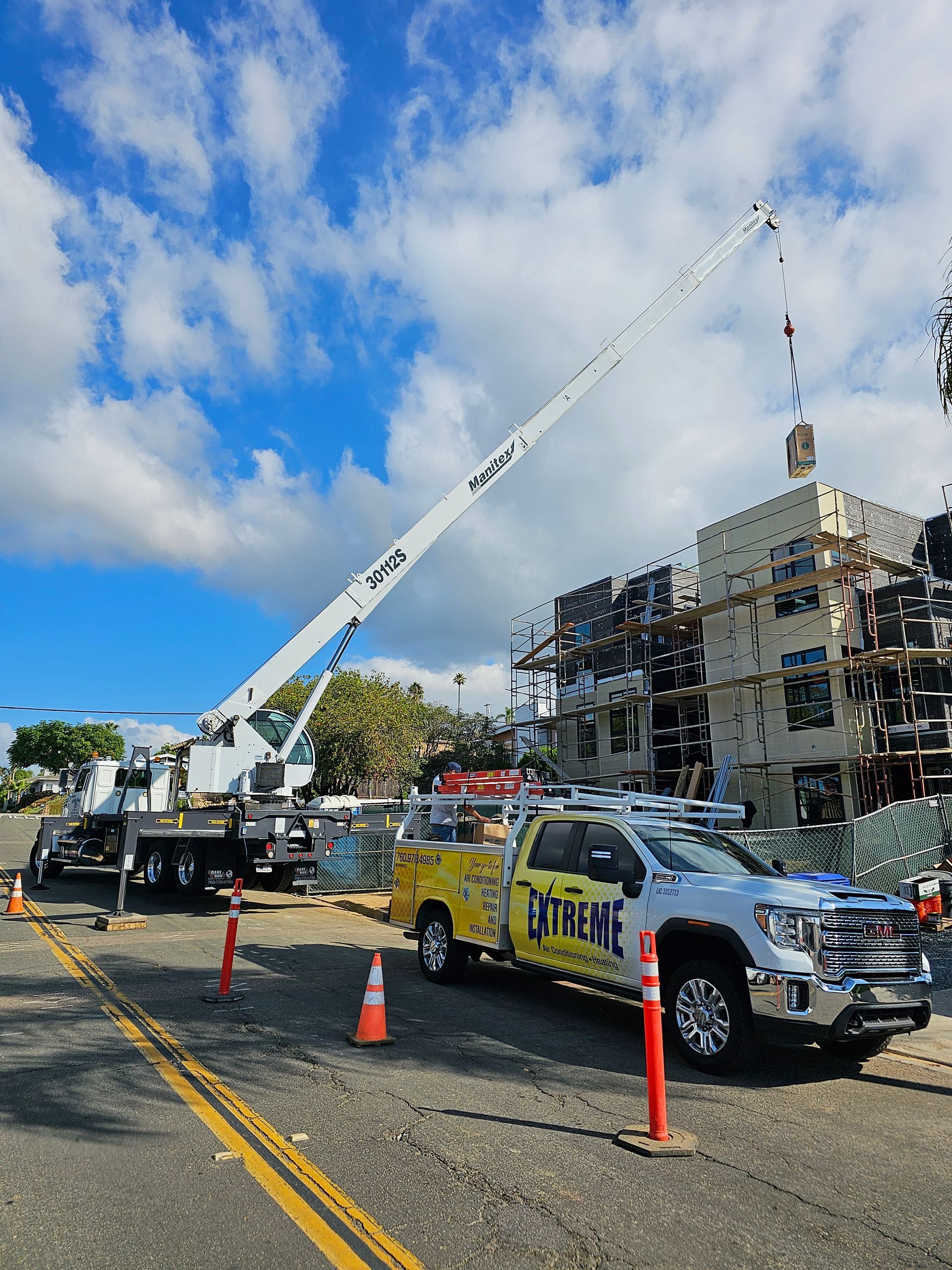 A yellow truck with the word lemon on it