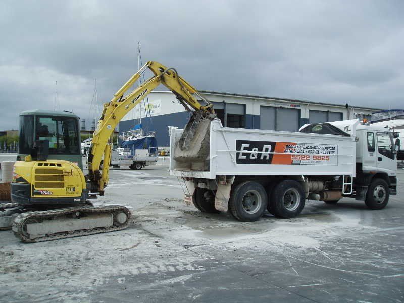Heavy Equipments for hire by E & R Bobcat & Excavation Services
