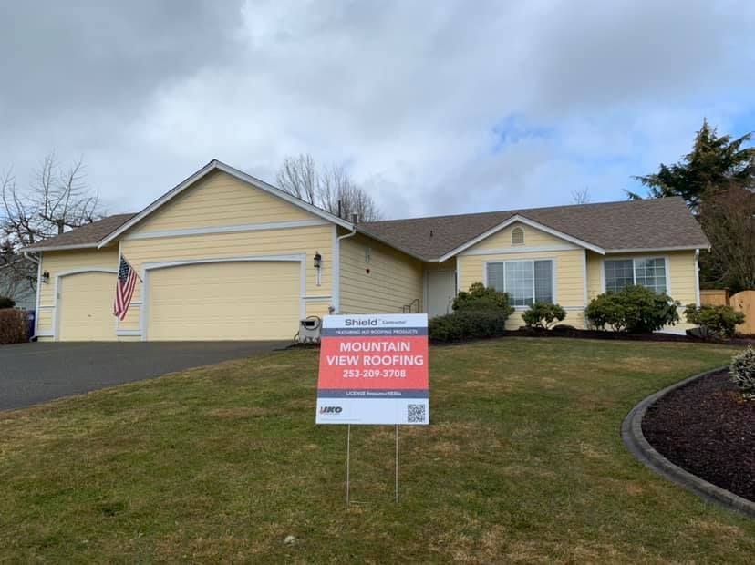 Side view of roofing house