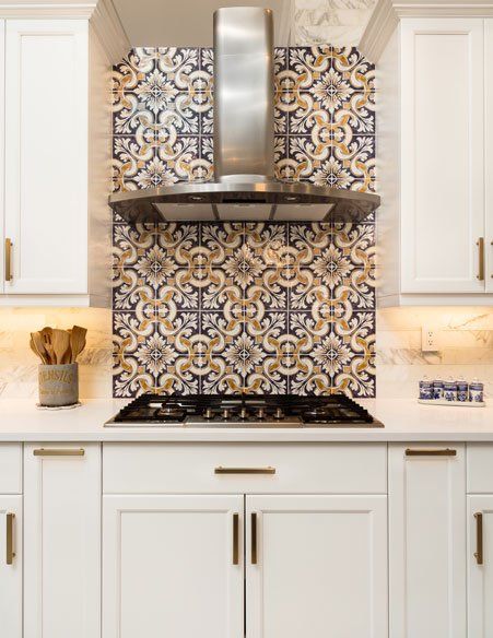 Beautiful kitchen with Tile Backsplash — Bourbonnais, IL — Heartland Cabinetry & More