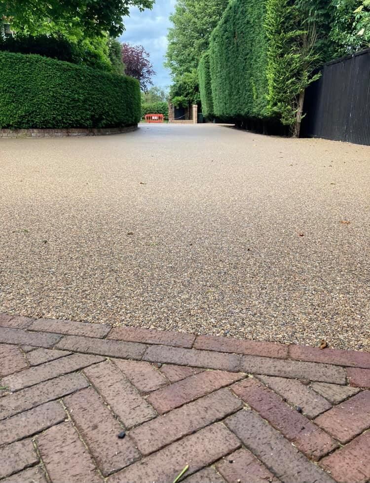 Beautiful new resin driveway istallation and new block pave driveway completed in Dunstable.
