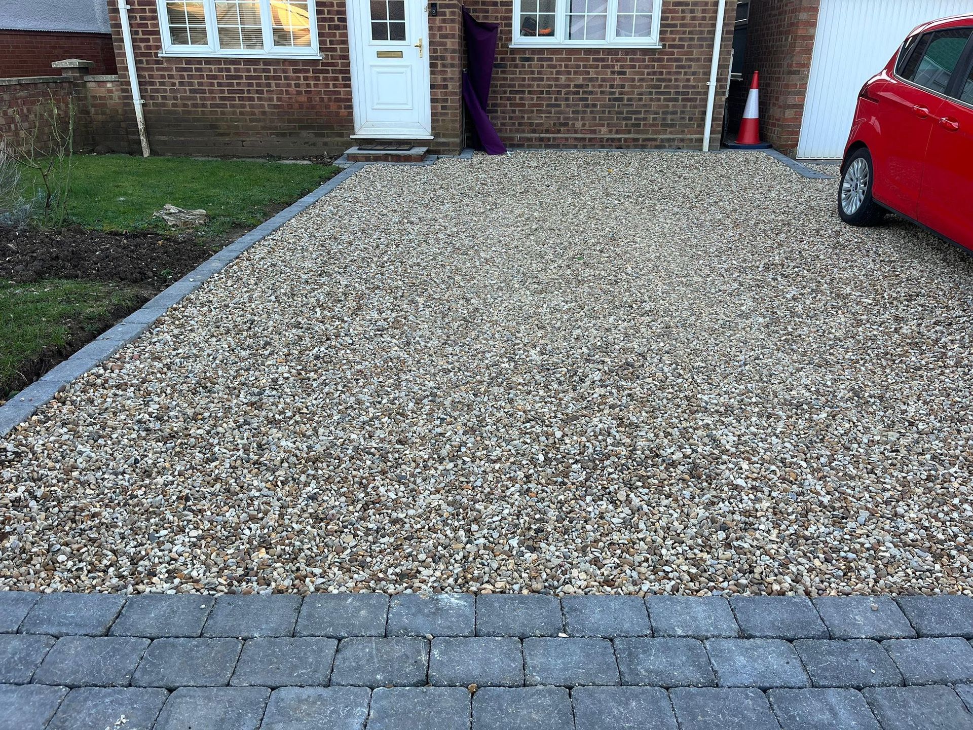 New shingle driveway installed in Luton area.