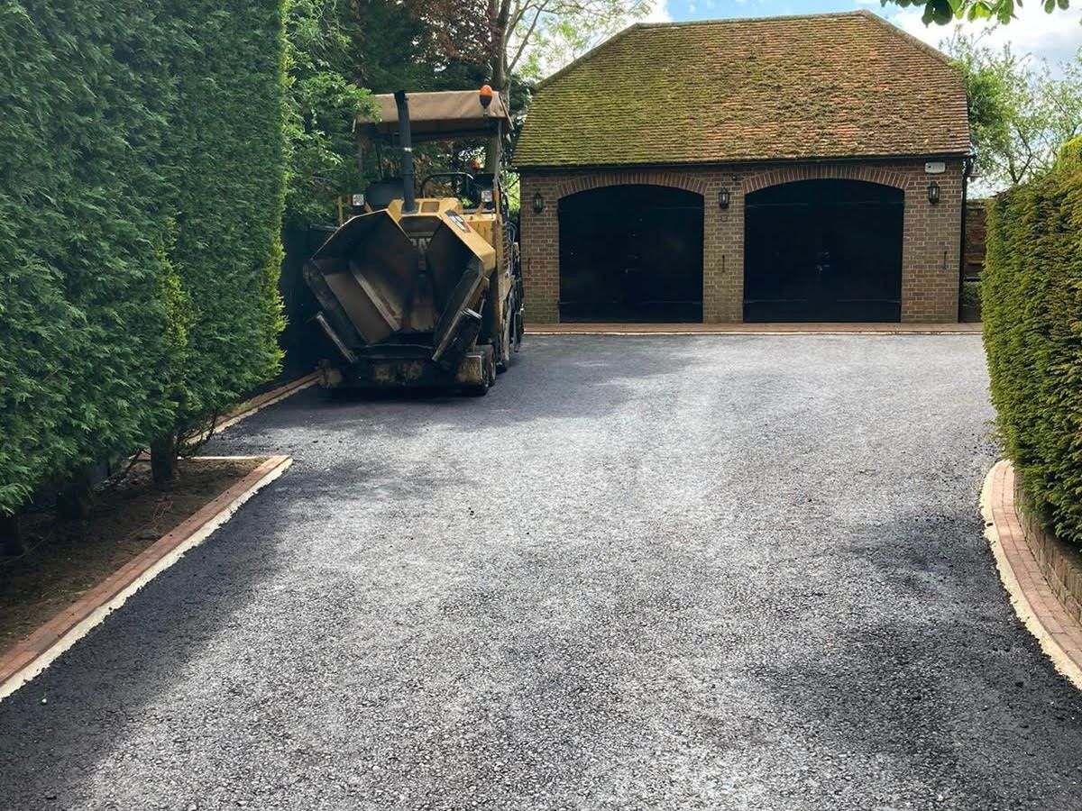 stunning tarmac driveway completed to a very high standard in dunstable area.