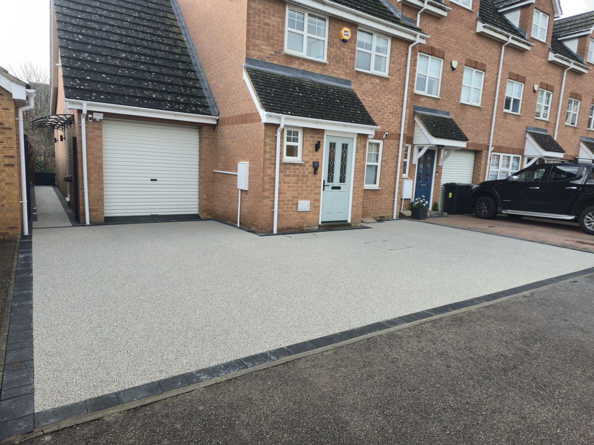 Grey resin driveway and path installation completed in Luton area
