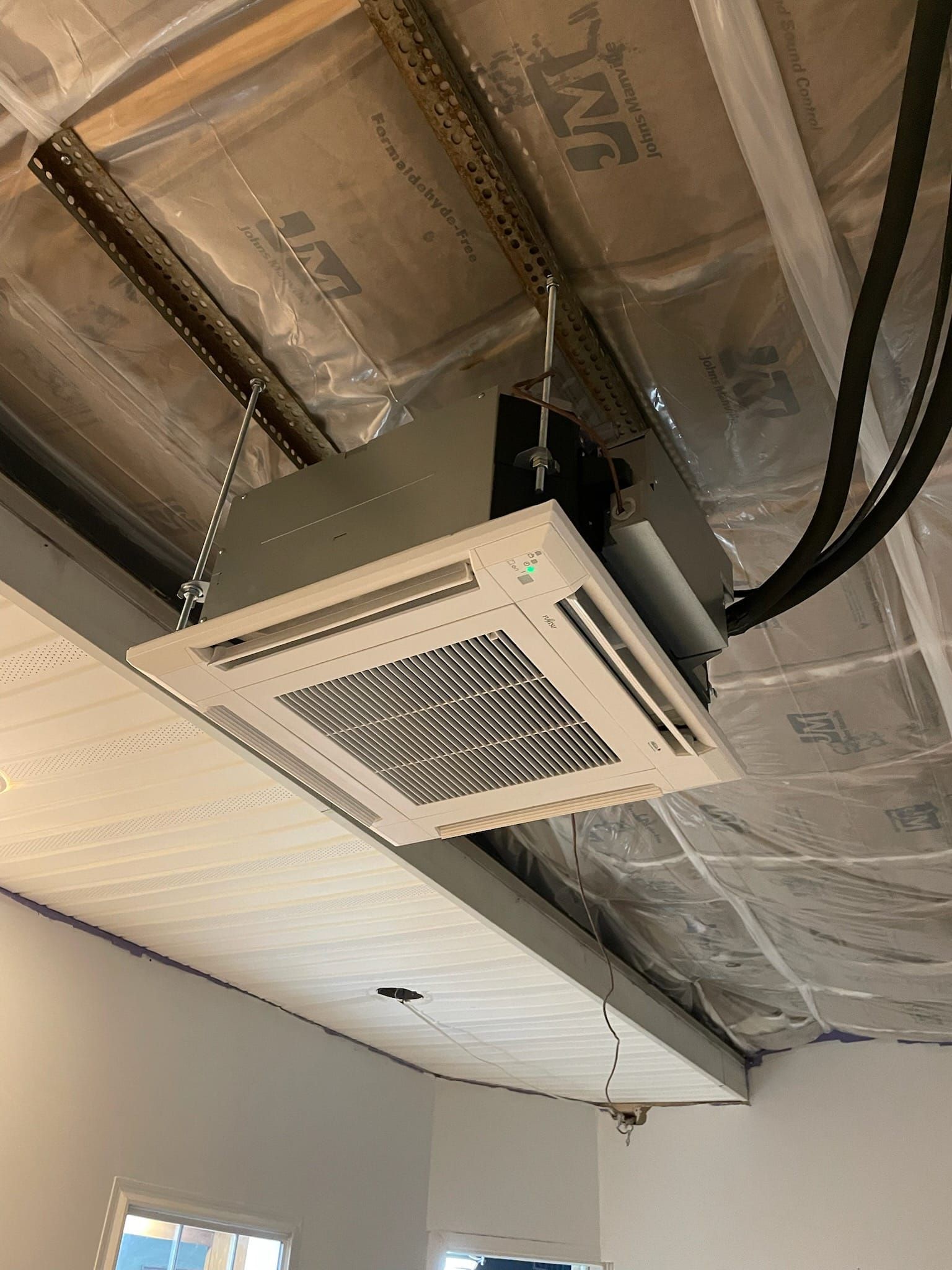 A ceiling fan is hanging from the ceiling of a room.