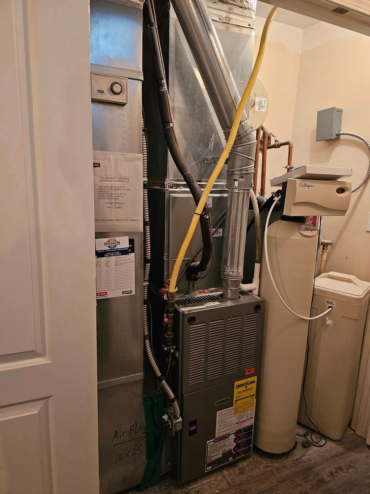 A room with a heater and a water heater in it.