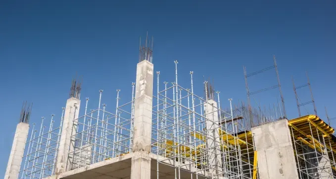 construir estructura de hormigón para una cubierta en Cistierna, León