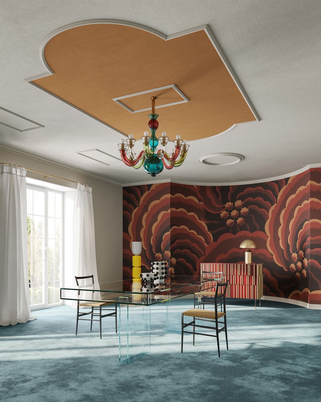 Una sala da pranzo con un lampadario appeso al soffitto