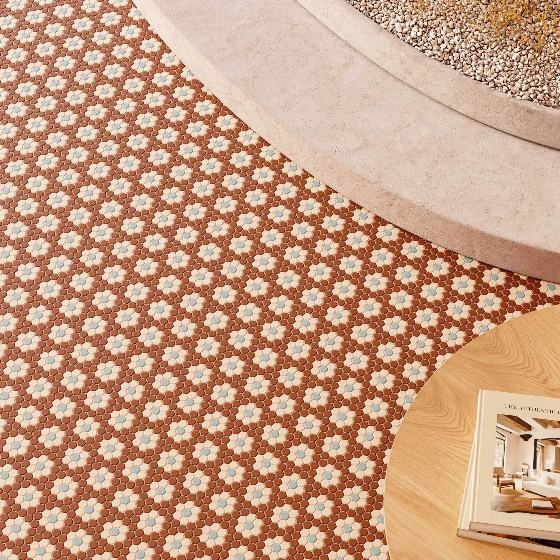 Un libro è su un tavolo accanto a un tappeto