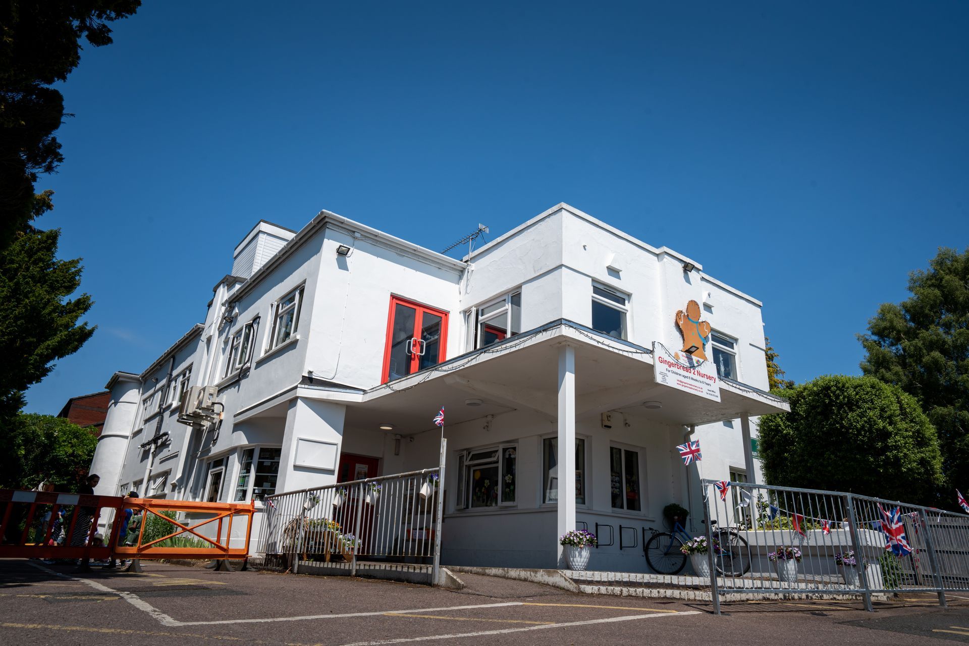 A large white building with a blue sky in the background. Gingerbread