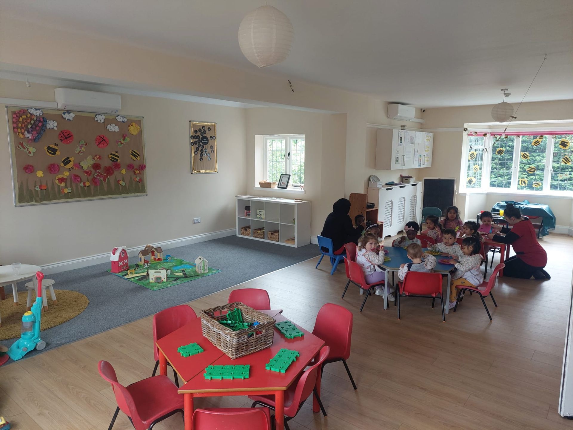 A group of children are sitting at tables in a classroom. Gingerbread