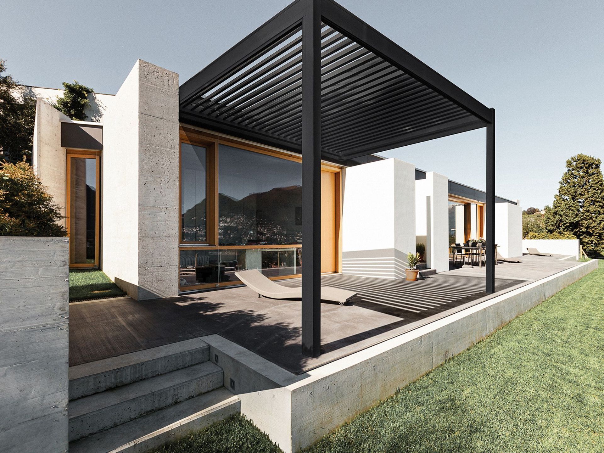 Waikato Shutters & Blinds Wall-mounted louvre roof