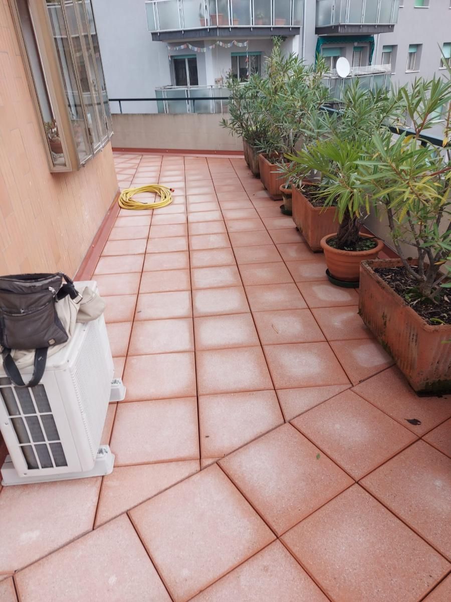 una passerella piastrellata impermeabilizzazione