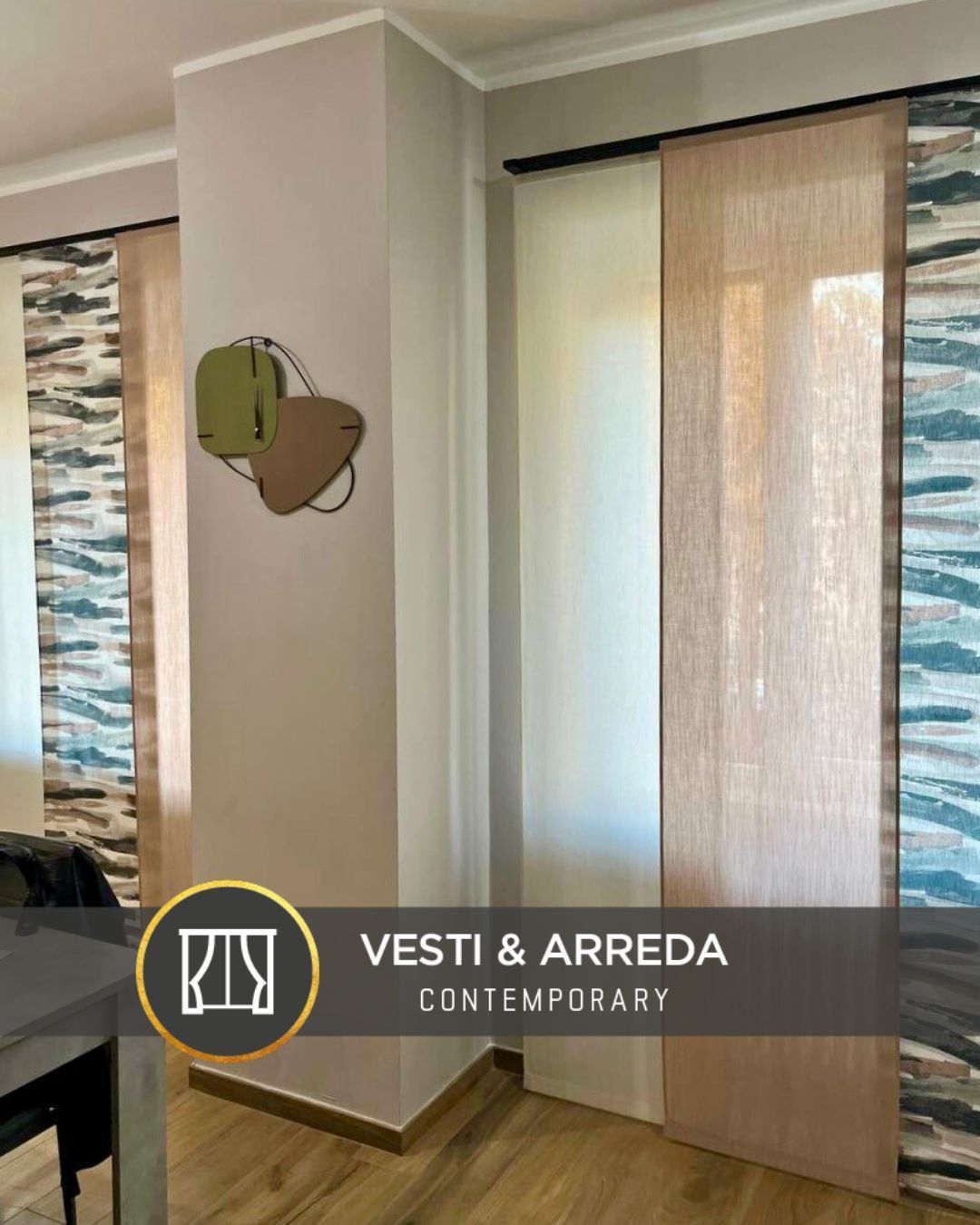 tende a pannello con colorazioni alternate 