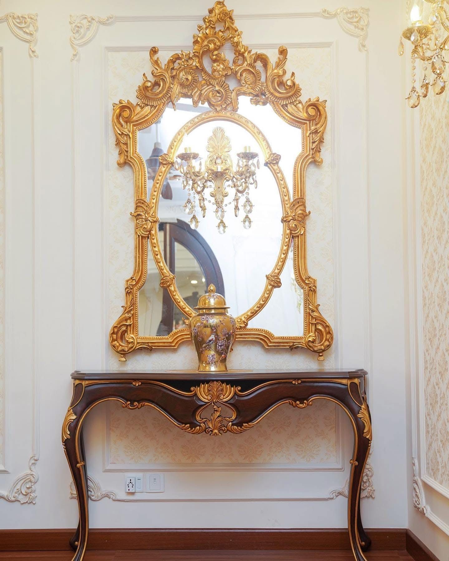 A table with a mirror and a vase on it