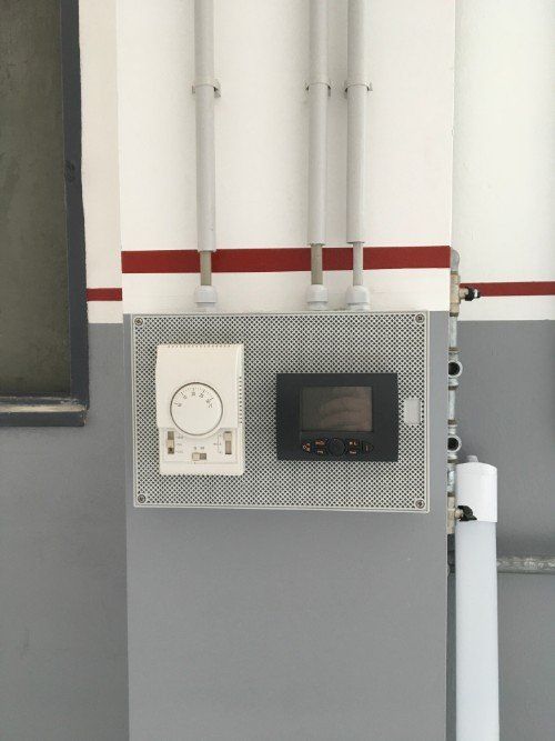 cabina di controllo d'impianto elettrico