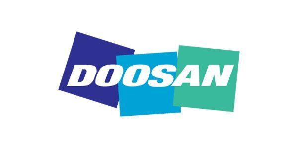 El logotipo de Doosan es un cuadrado azul, verde y blanco.