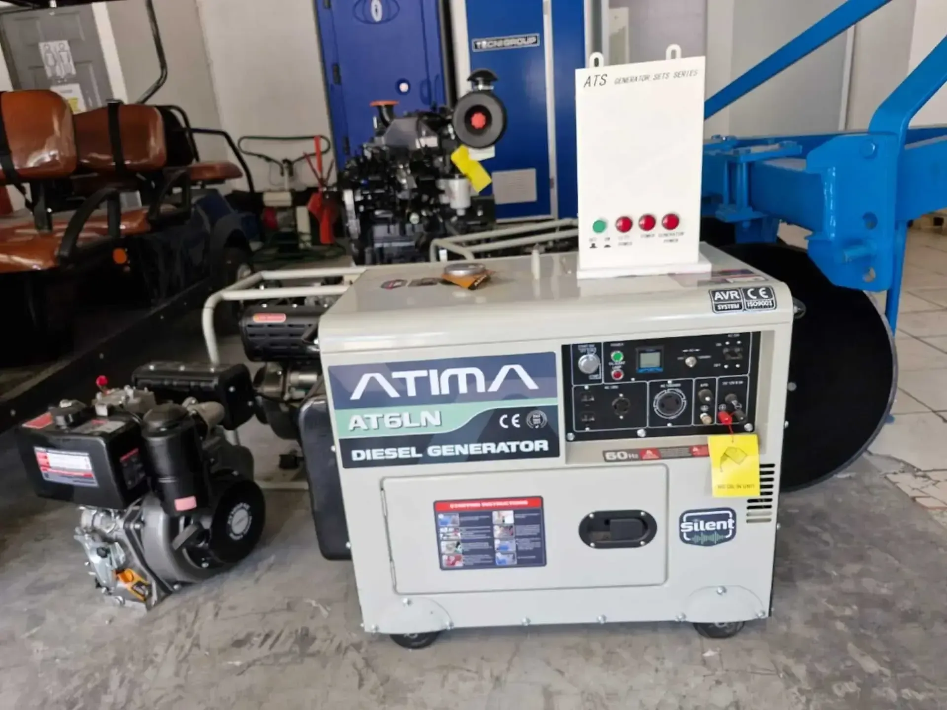 Un generador diesel Atima está sentado en un garaje.