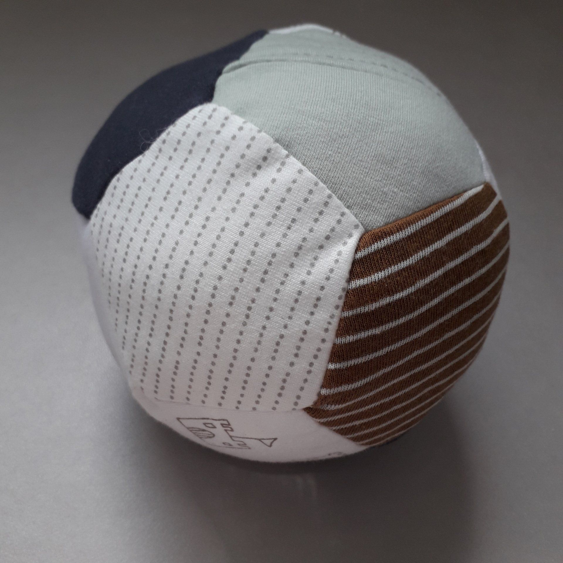 Een bal met de letter p erop