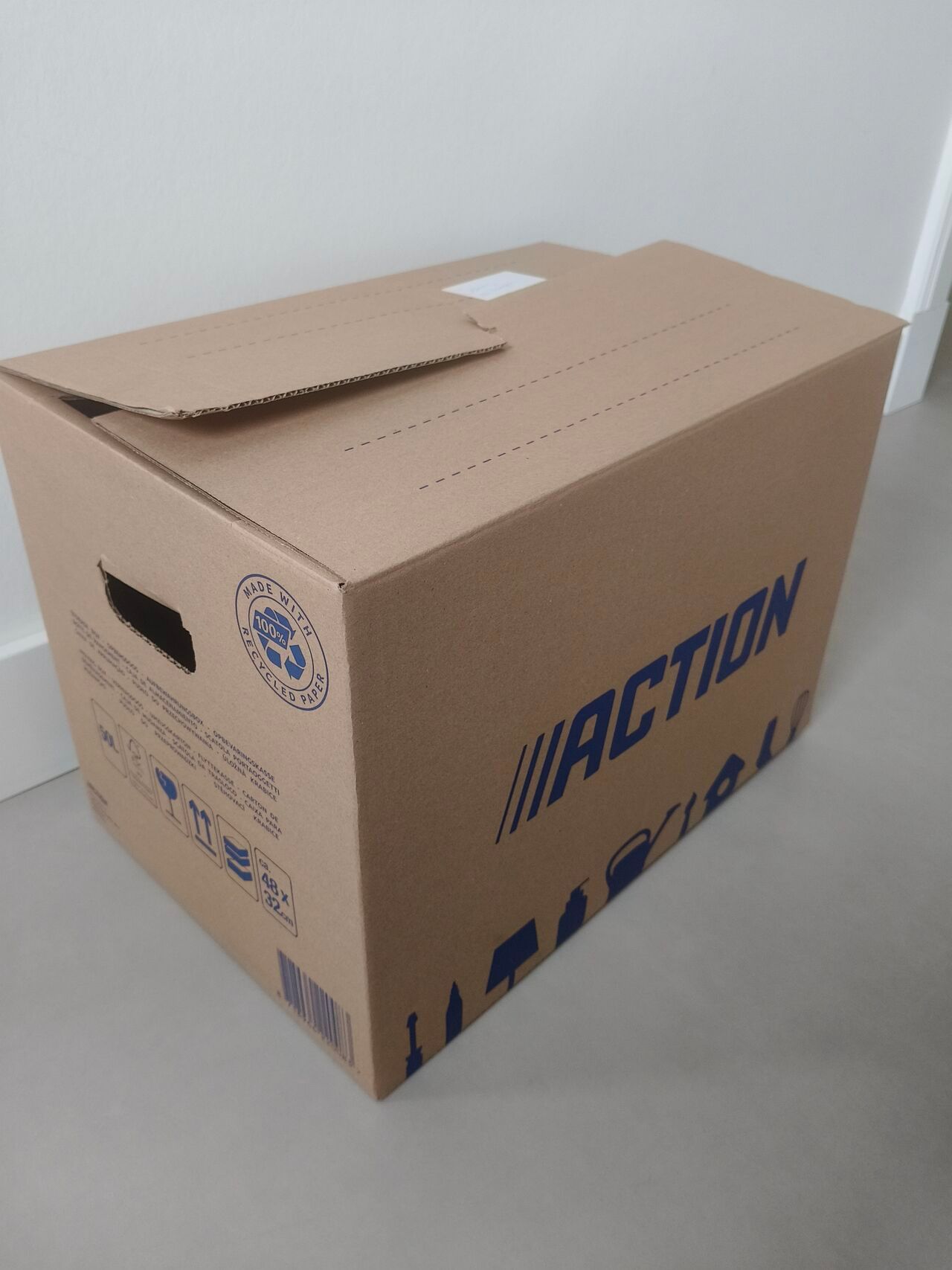 lege verhuisdoos van Action