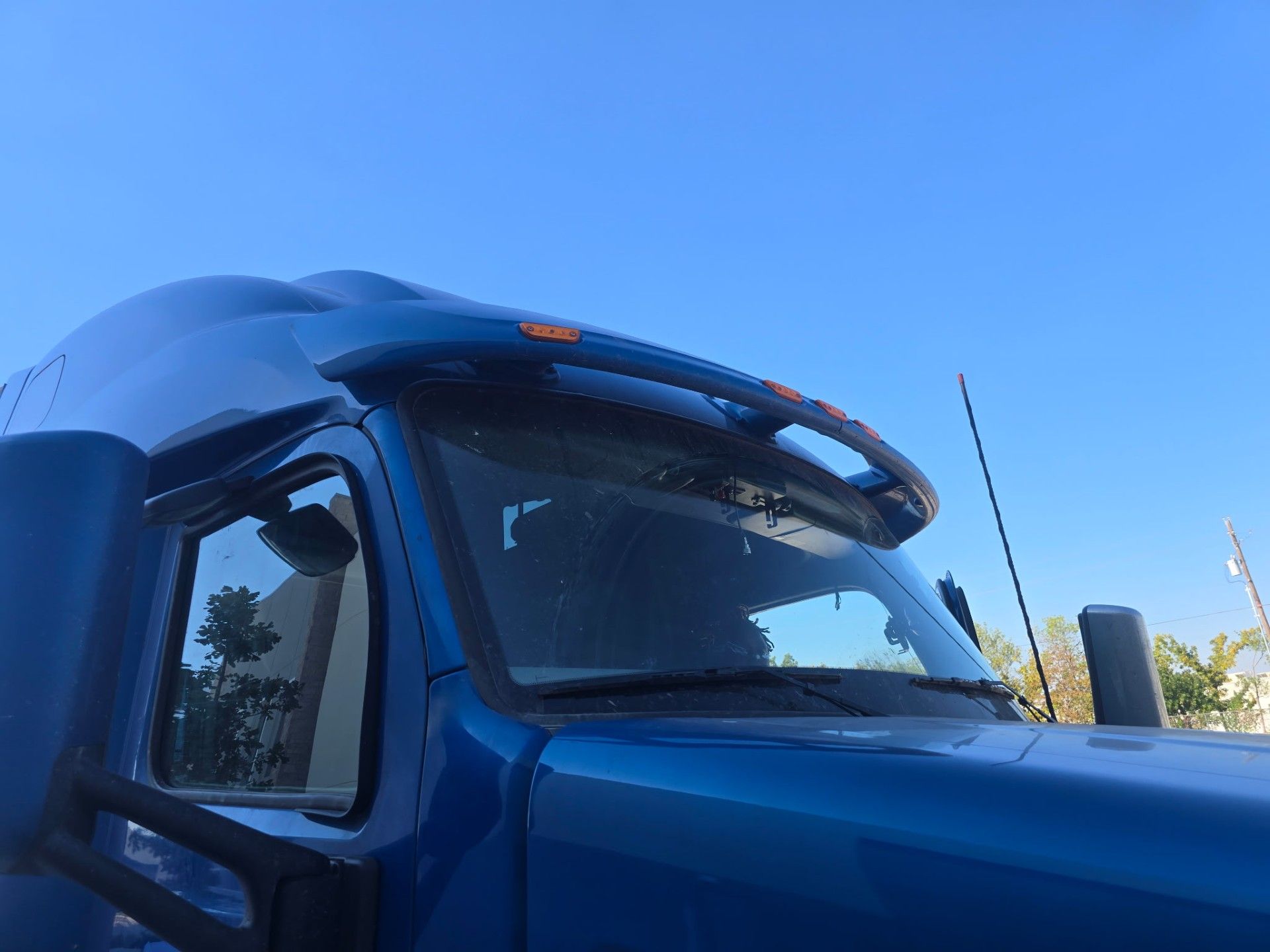 Semi truck windshield replacement in Austin, TX