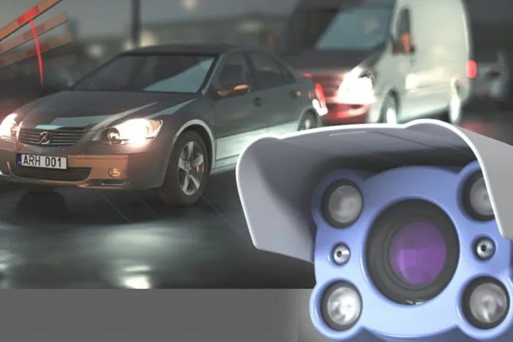 Un auto con una matrícula que comienza con la letra e.