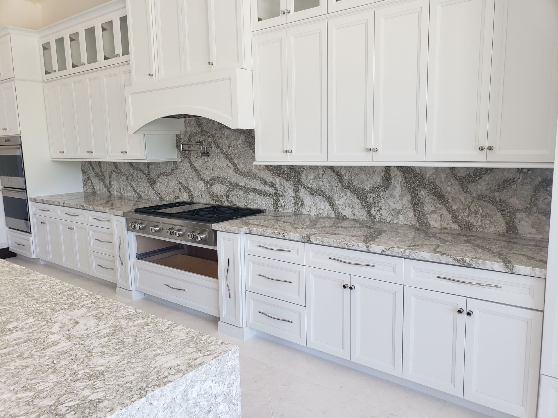 Kitchen with best countertop material