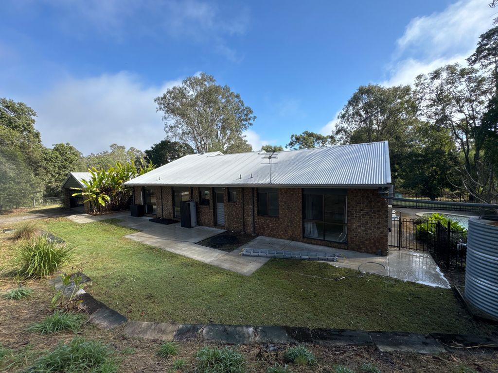 A clean brisbane house roof