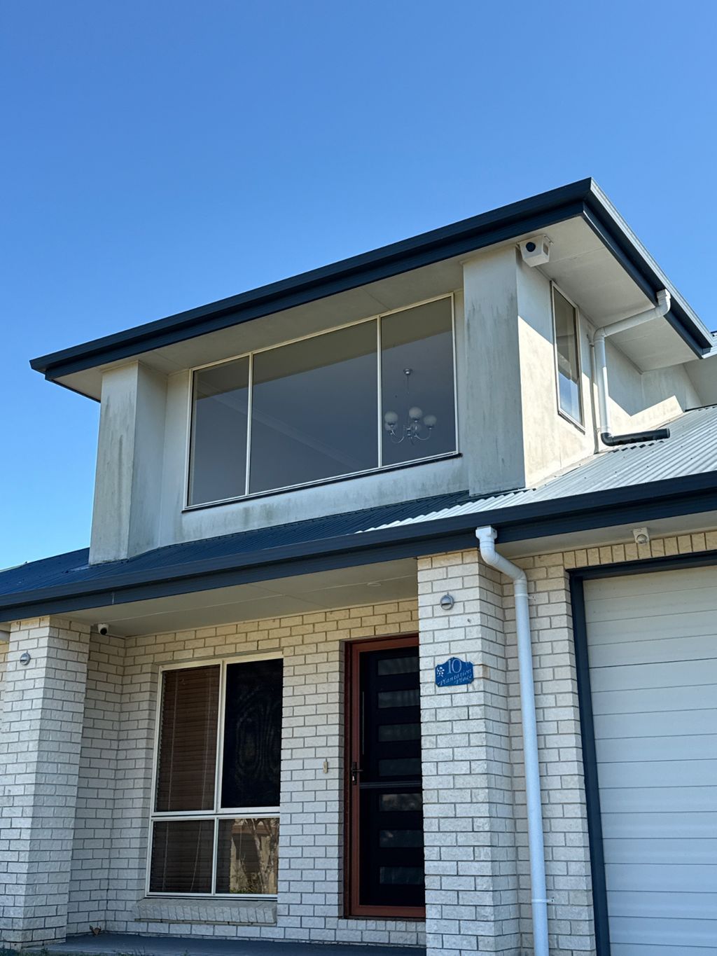 A dirty Brisbane house exterior 