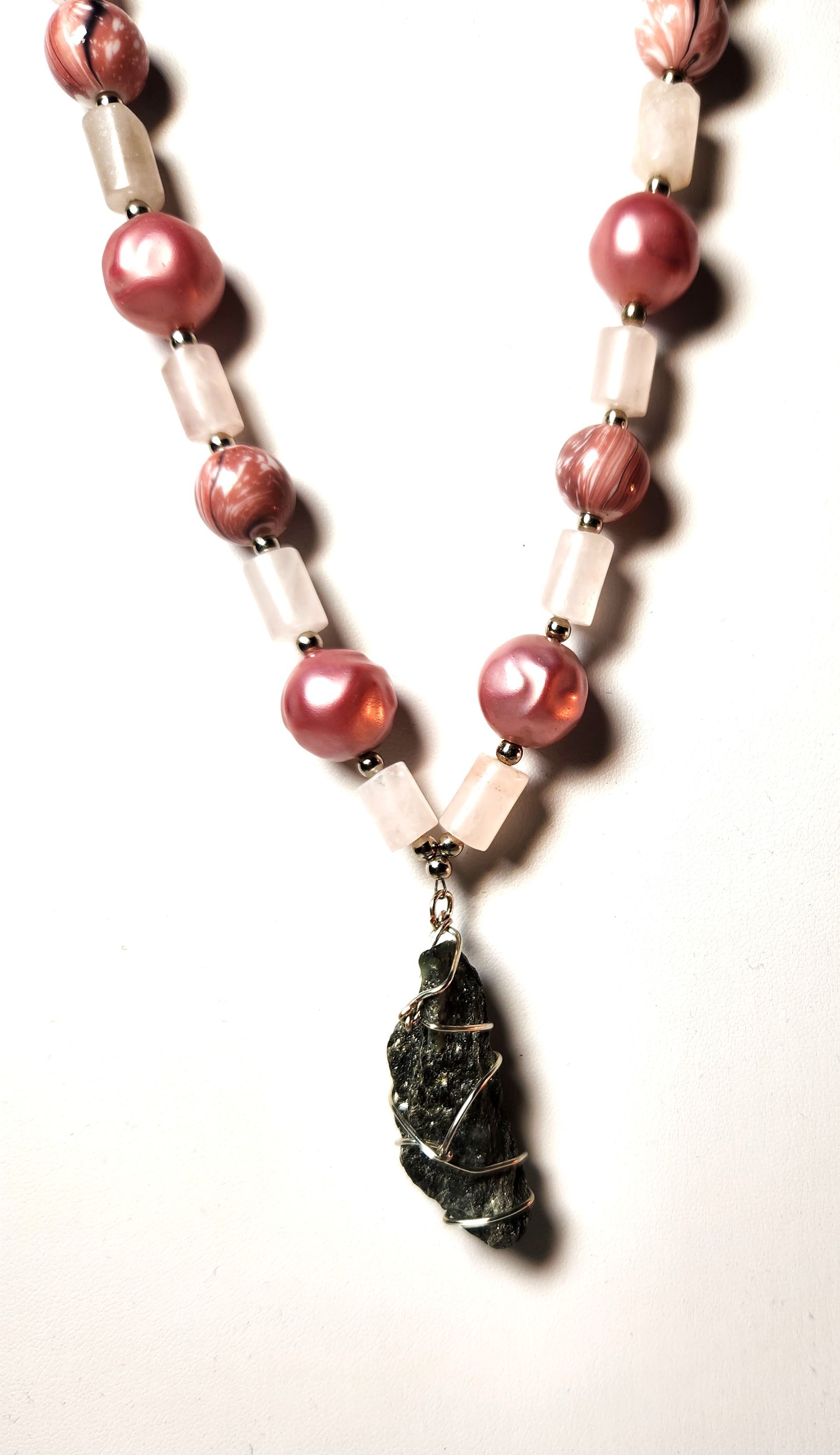 ELEGANT EMERALD ROSE CRYSTAL Necklace