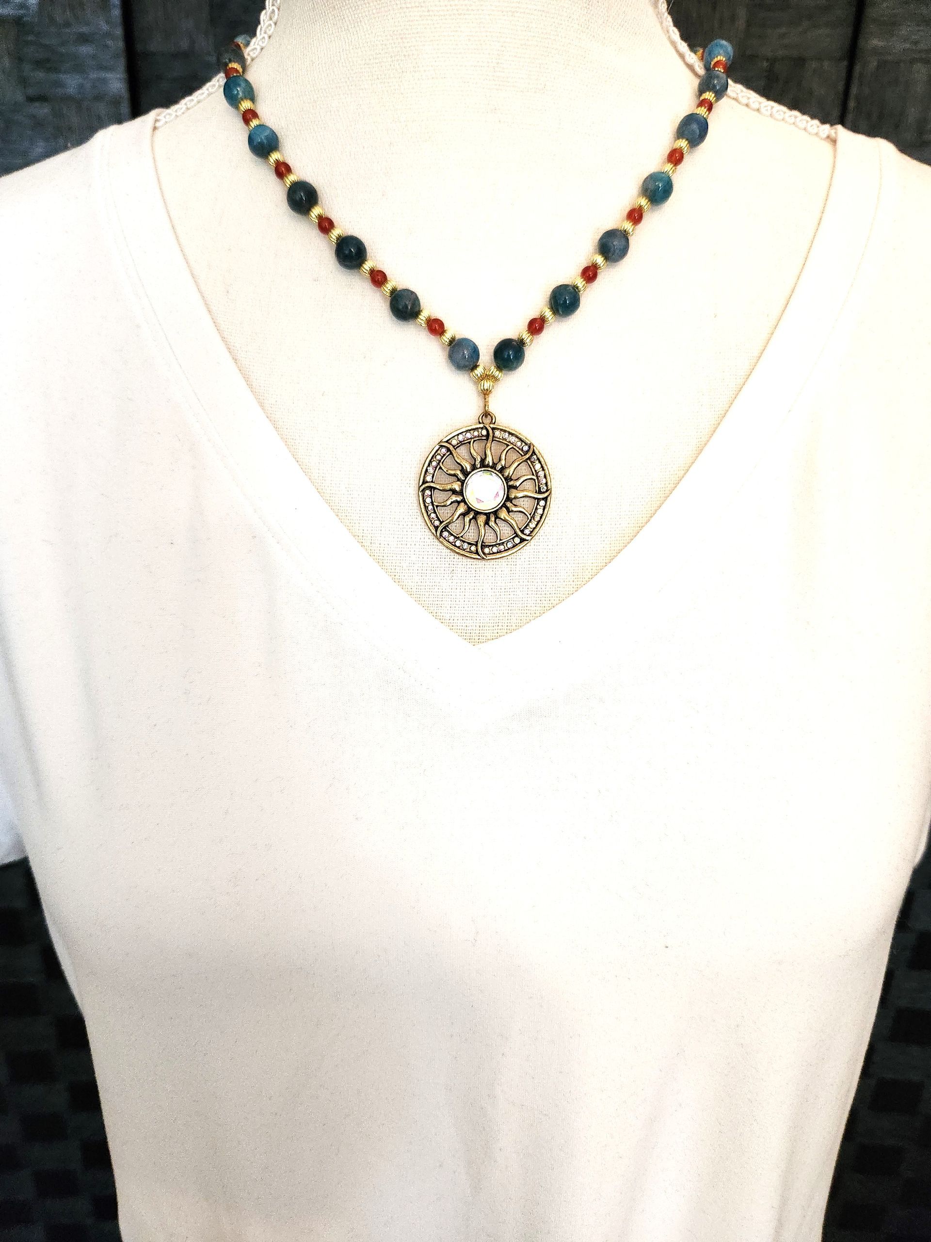 SUNSATIONAL KYANITE CARNELIAN CRYSTAL Choker Necklace