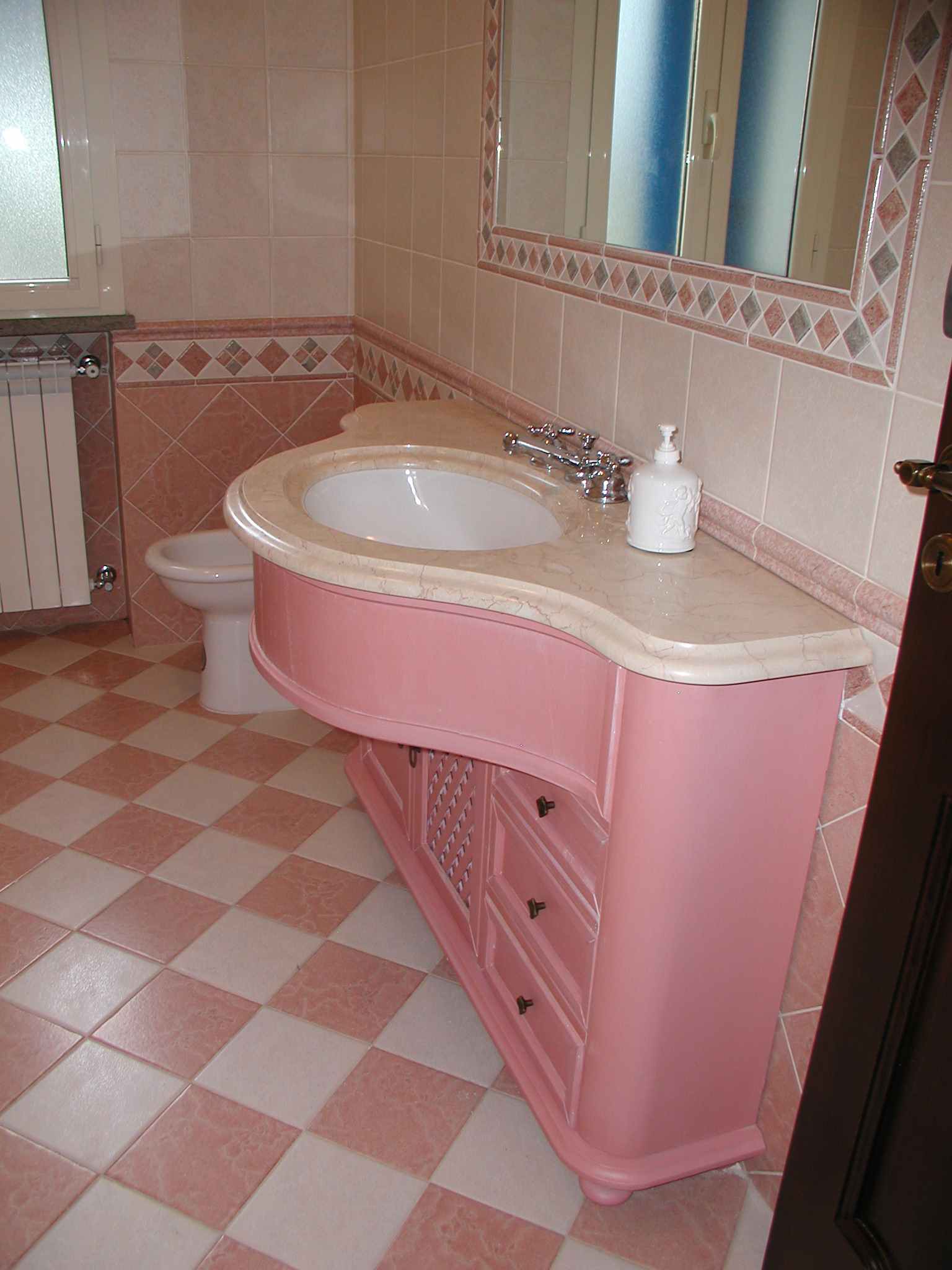 arredo bagno rosa
