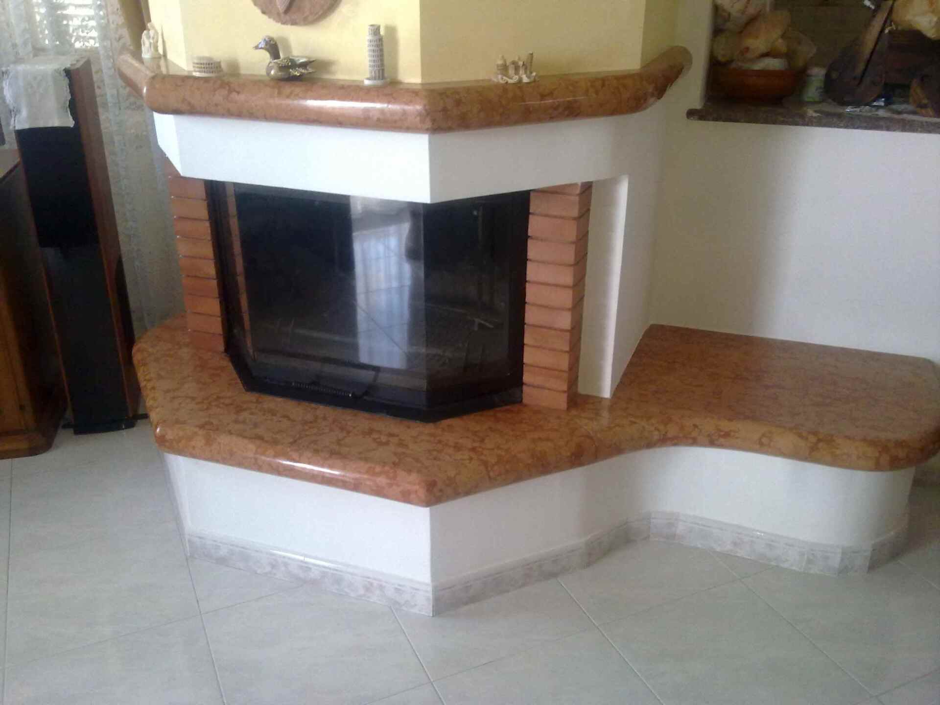 realizzazione camini in marmo