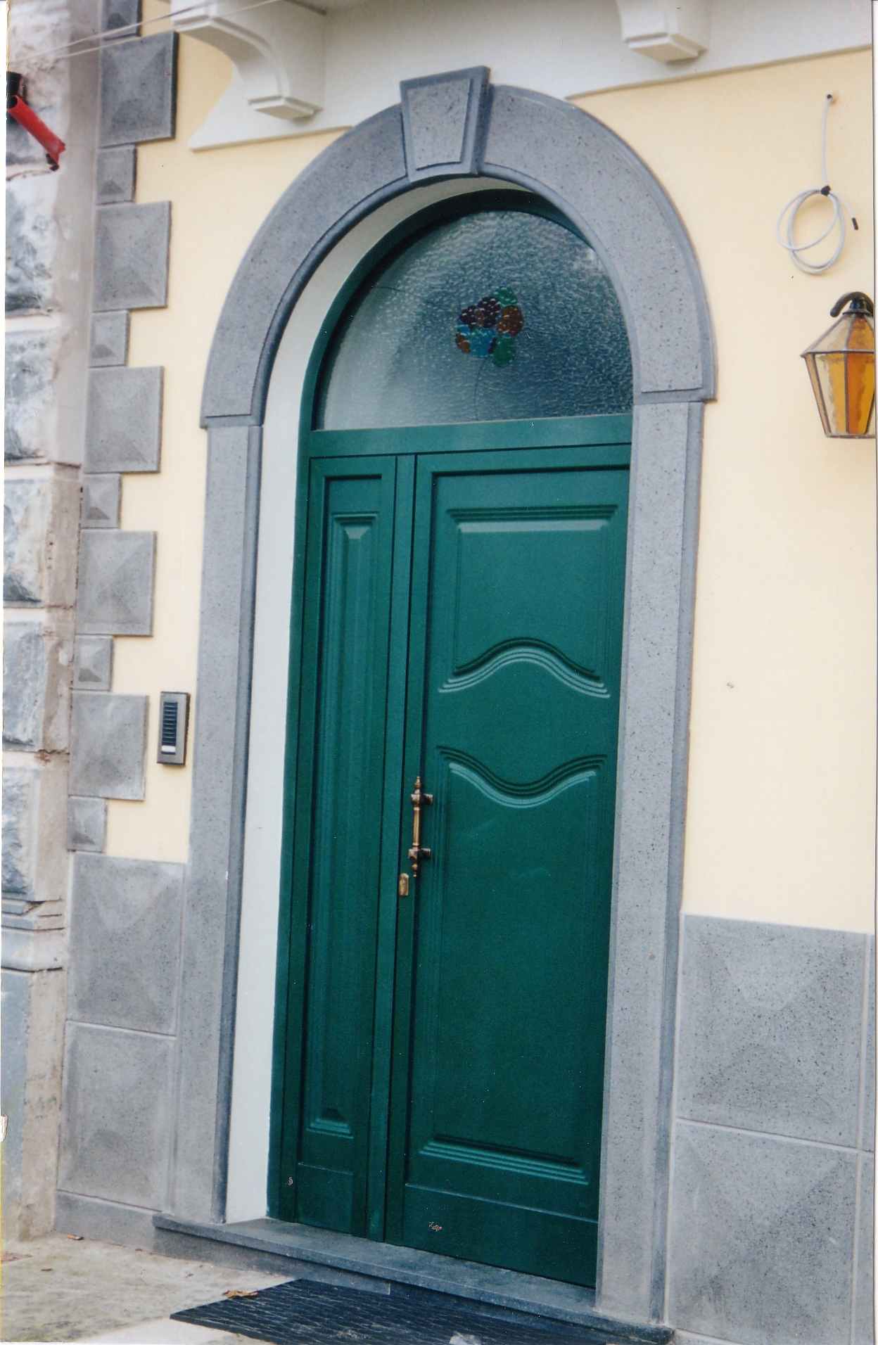 lavorazione pietre per portoni