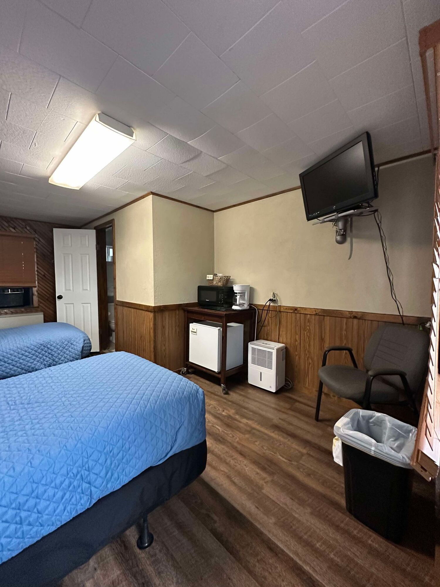 A hotel room with two beds and a flat screen tv.