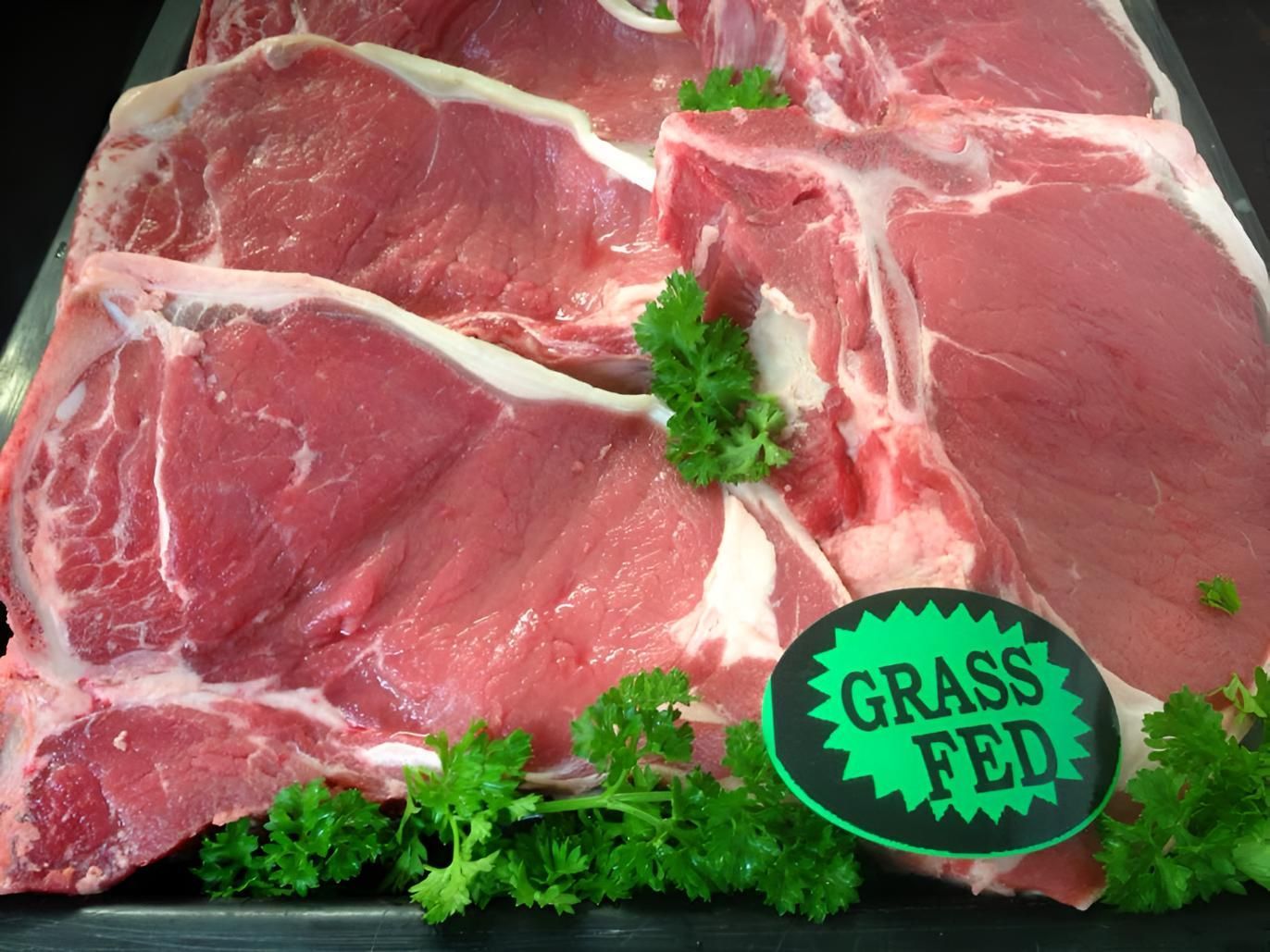 A Tray of Meat With a Label That Says Grass Fed — MBW Wholesale & Bulk In Cannonvale, QLD